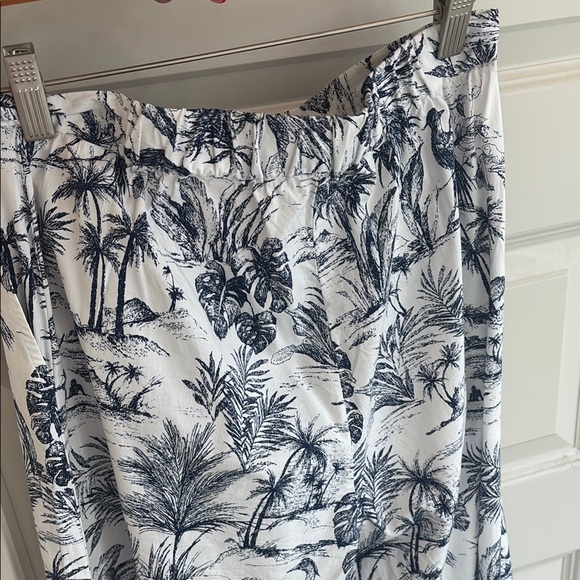 J. McLaughlin Navy and White Leaf Print Pants - Picture 4 of 5